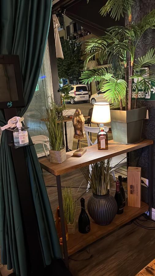 B&B Caffe Retro' Cisterna di Latina Dış mekan fotoğraf