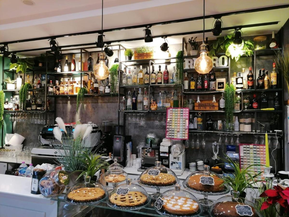 B&B Caffe Retro' Cisterna di Latina Dış mekan fotoğraf