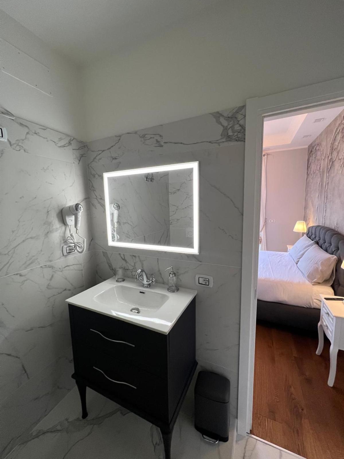 B&B Caffe Retro' Cisterna di Latina Dış mekan fotoğraf